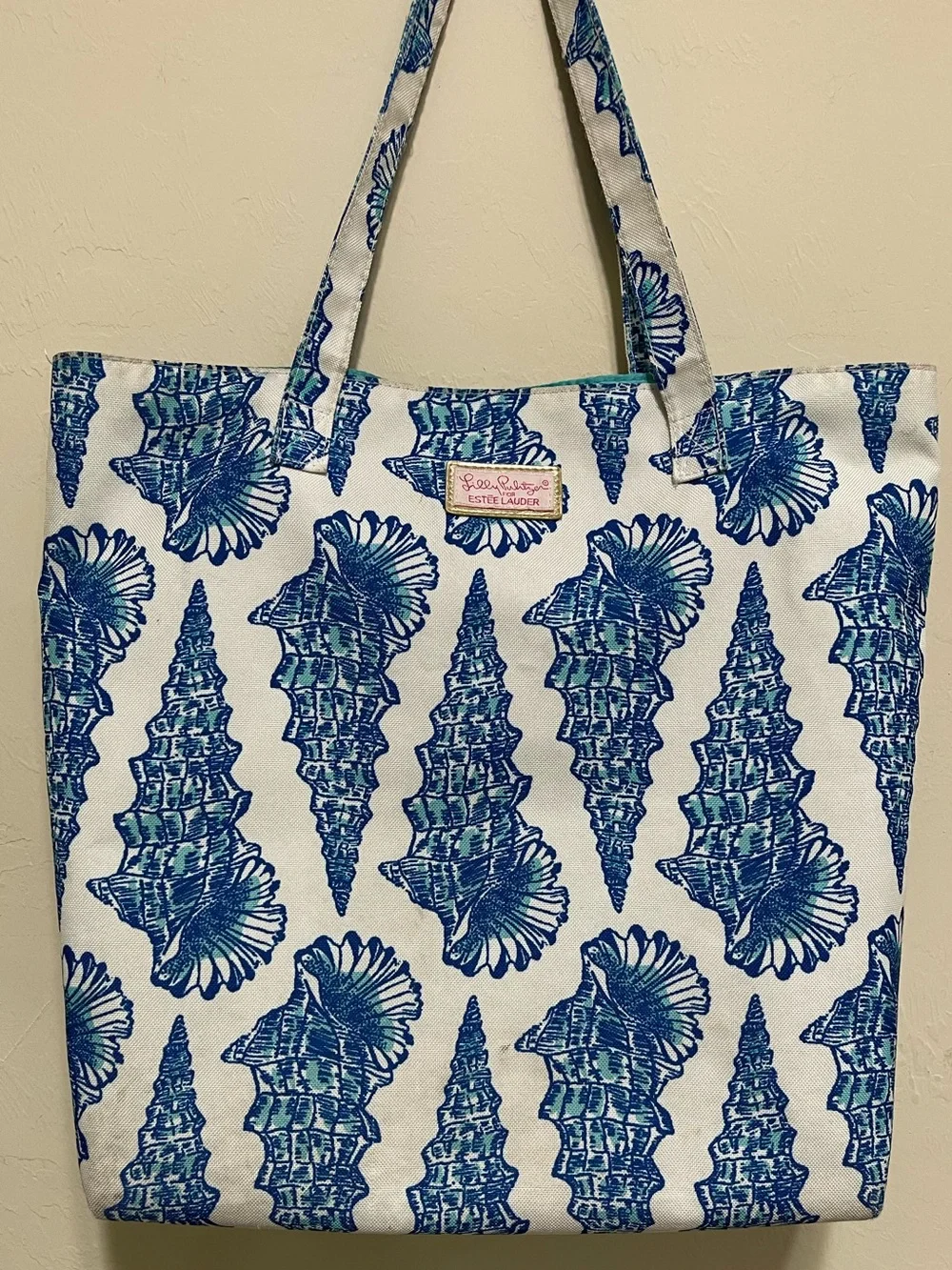 Lilly Pulitzer for Estee Lauder Tote Bag White Turquoise Blue Shell Print Lined